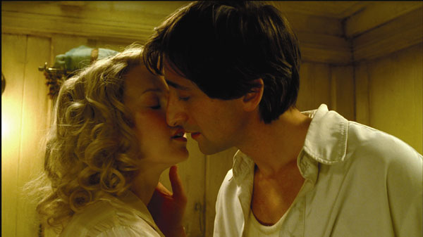 Ann & Jack Kiss on the ship